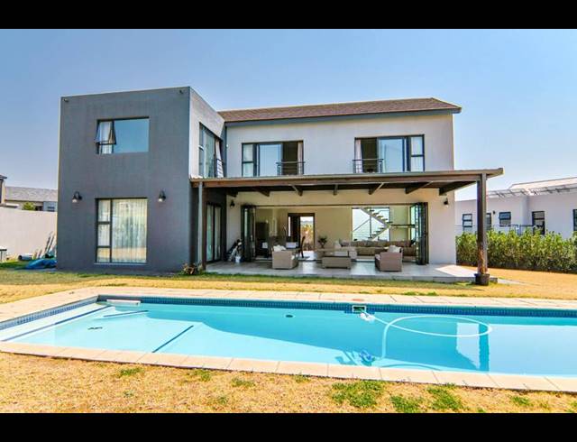 4 BEDROOM HOUSE FOR SALE IN COPPERLEAF ESTATE